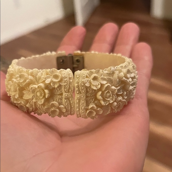 Accessories - Vintage Floral Celluloid Cream Clamper Bracelet